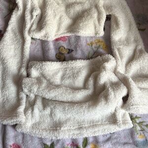 Two piece fuzzy set 
New no stains